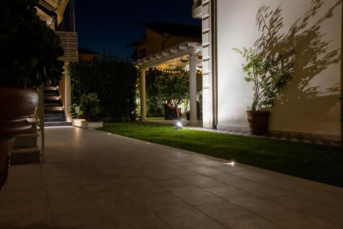 Residence Stella Marina di Massa 0*,